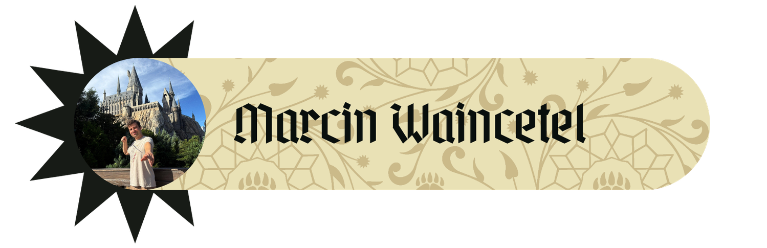 Marcin Waincetel – baner gościa RawiKonu ze zdjęciem prowadzącego na tle zamku przypominającego Hogwart