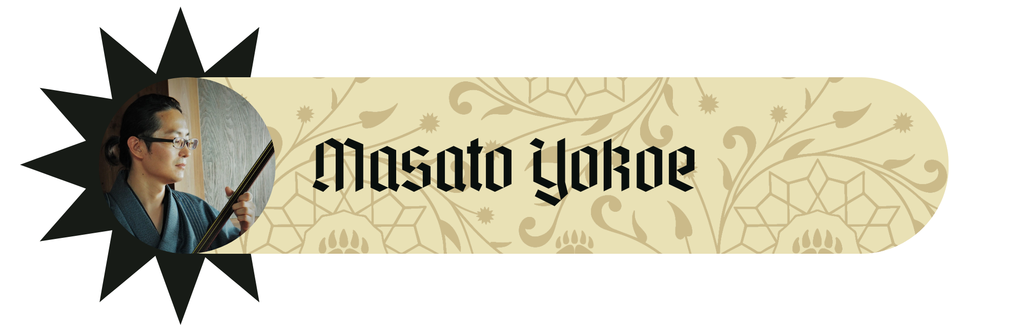 Masato Yokoe – baner gościa RawiKonu ze zdjęciem muzyka w okularach i kimonie, grającego na instrumencie smyczkowym