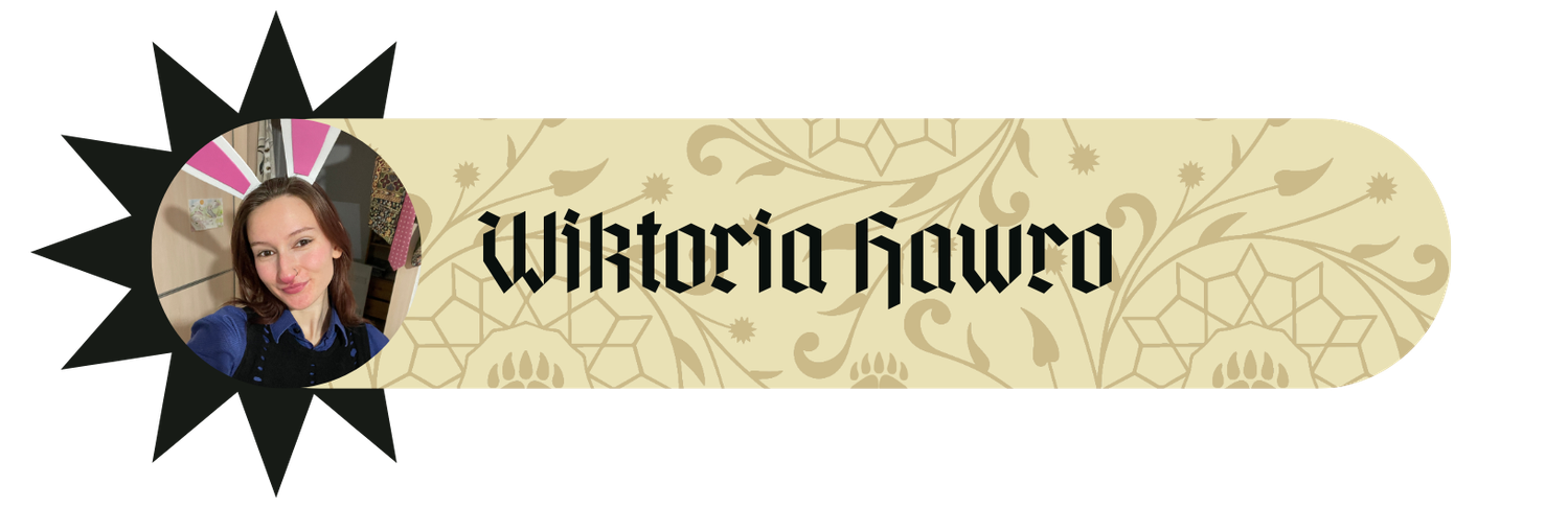 Wiktoria Hawro – baner gościa RawiKonu ze zdjęciem uśmiechniętej kobiety z opaską z różowymi uszami królika